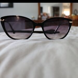 Chic Black Sunglasses